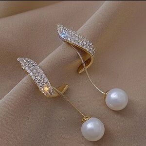 🎊2 pr in 1 Gold and Pearl S Drop Earrings